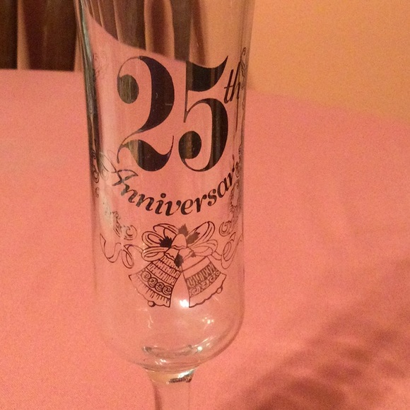 25th Wedding  Anniversary Vase - Picture 4 of 6